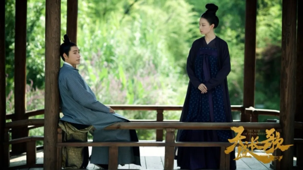 정자에-앉아있는-초왕과-서서-바라보는-봉지미