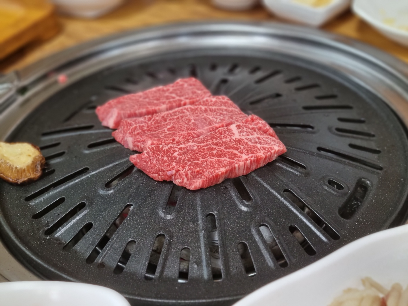 소고기_굽는_사진