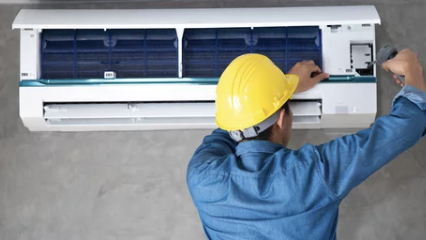 에어컨 이전 설치하는 모습