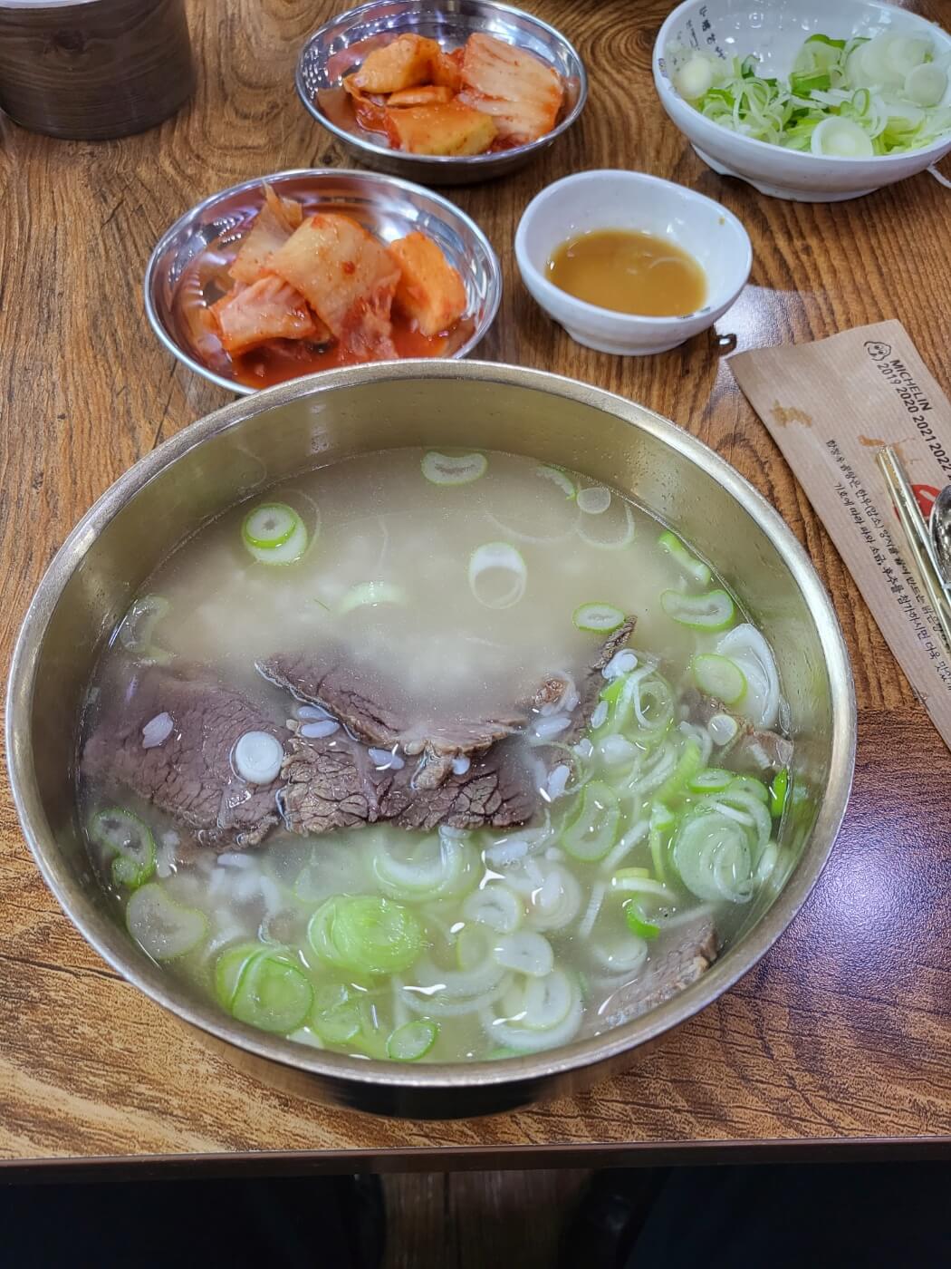 곰탕-김치-파-간장소스