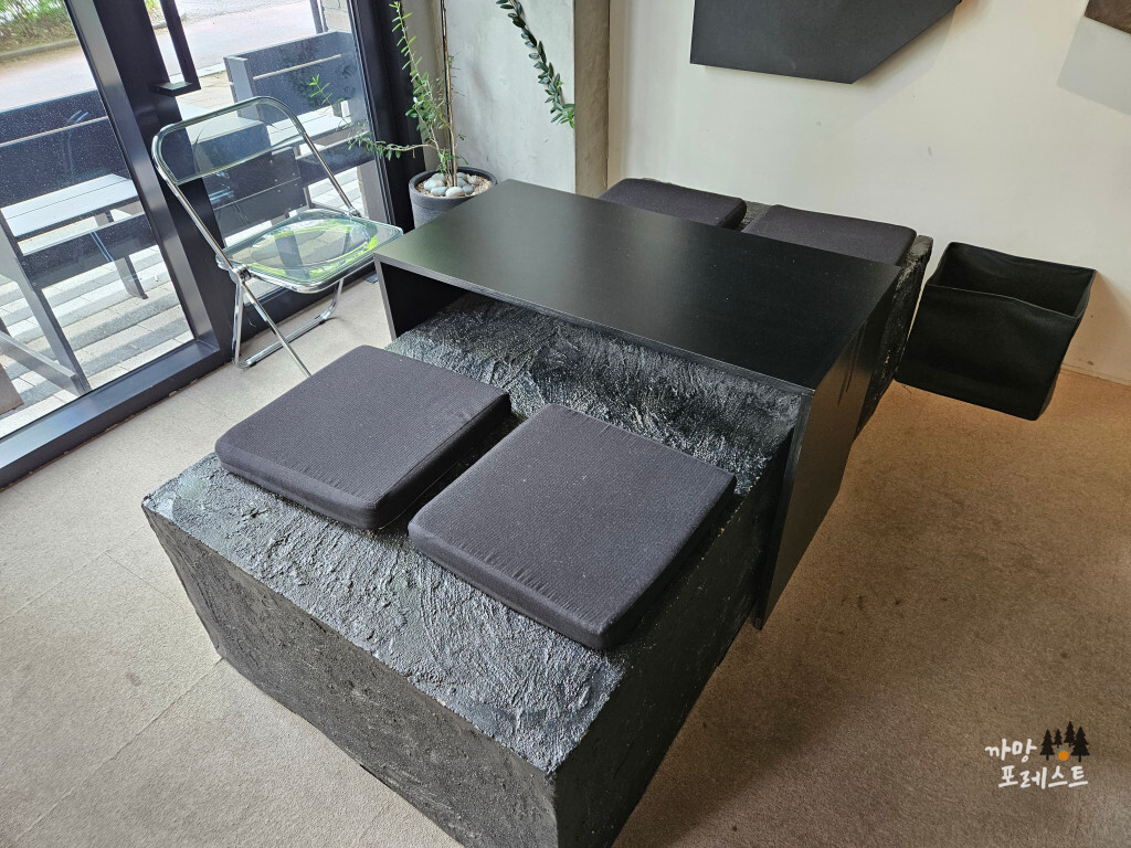 신동 티유티 카페 내부