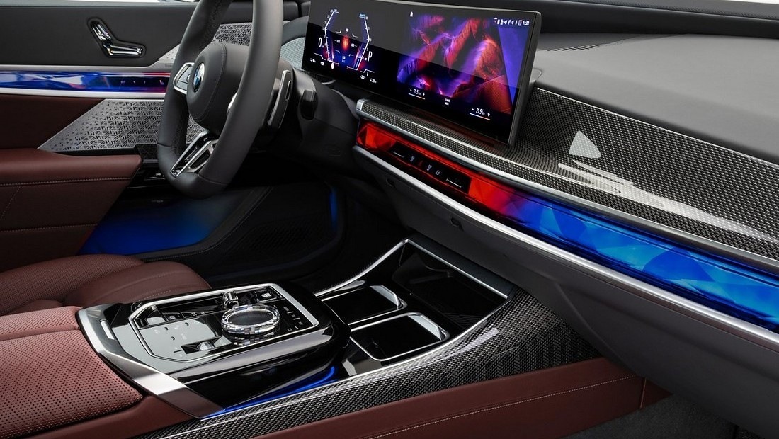 2024년형 BMW i7 xDrive60 센터 터널 사진