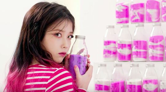 아이유 팔레트(Palette) 단발 배경화면