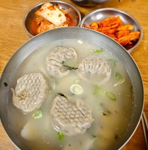 만둣국