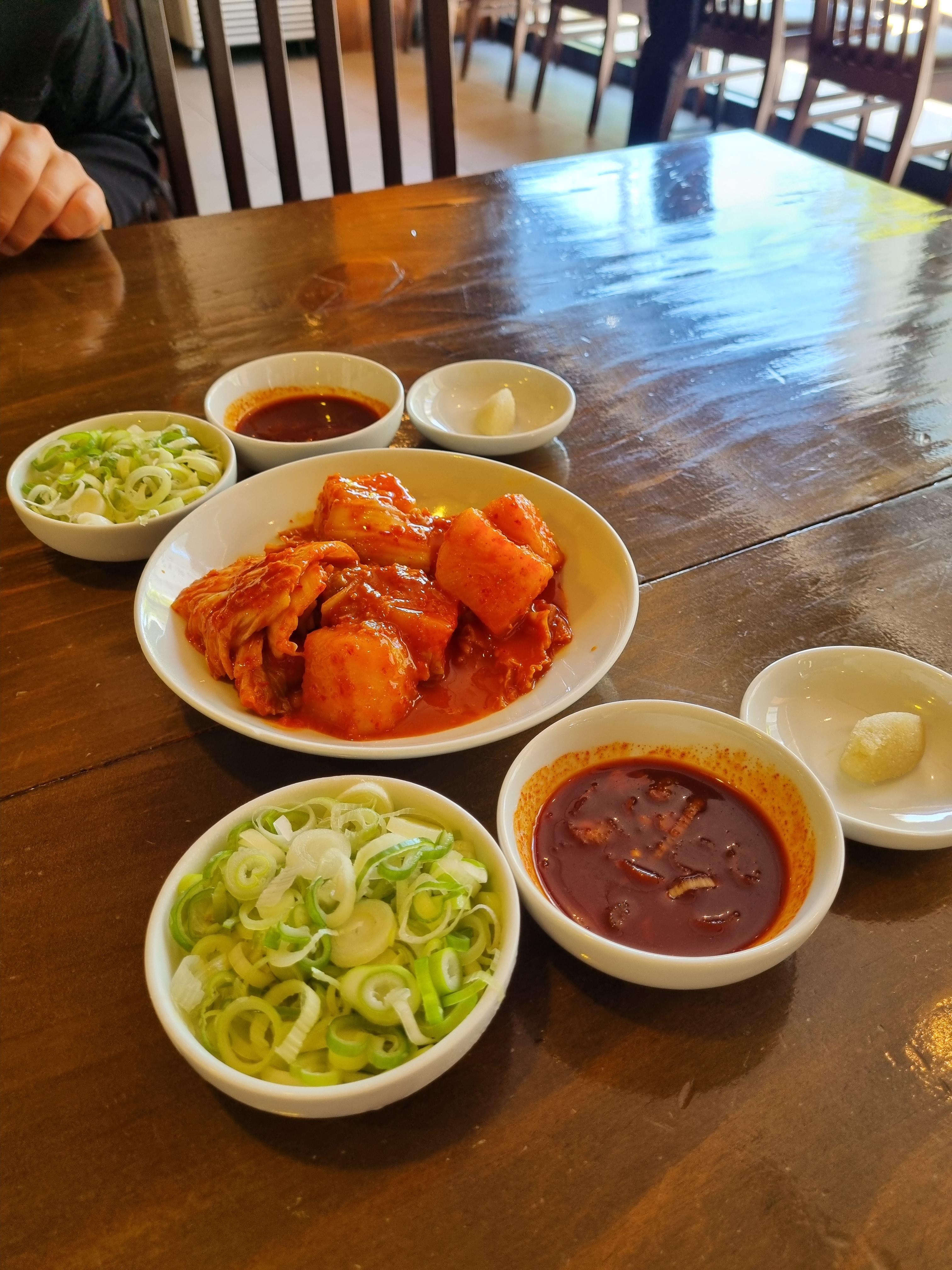 밑반찬 제공