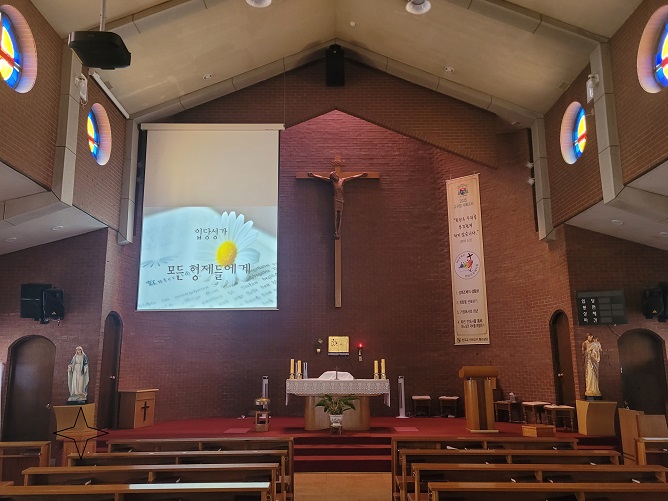 김포 통진성당 십자고상, 제대, 제단 사진