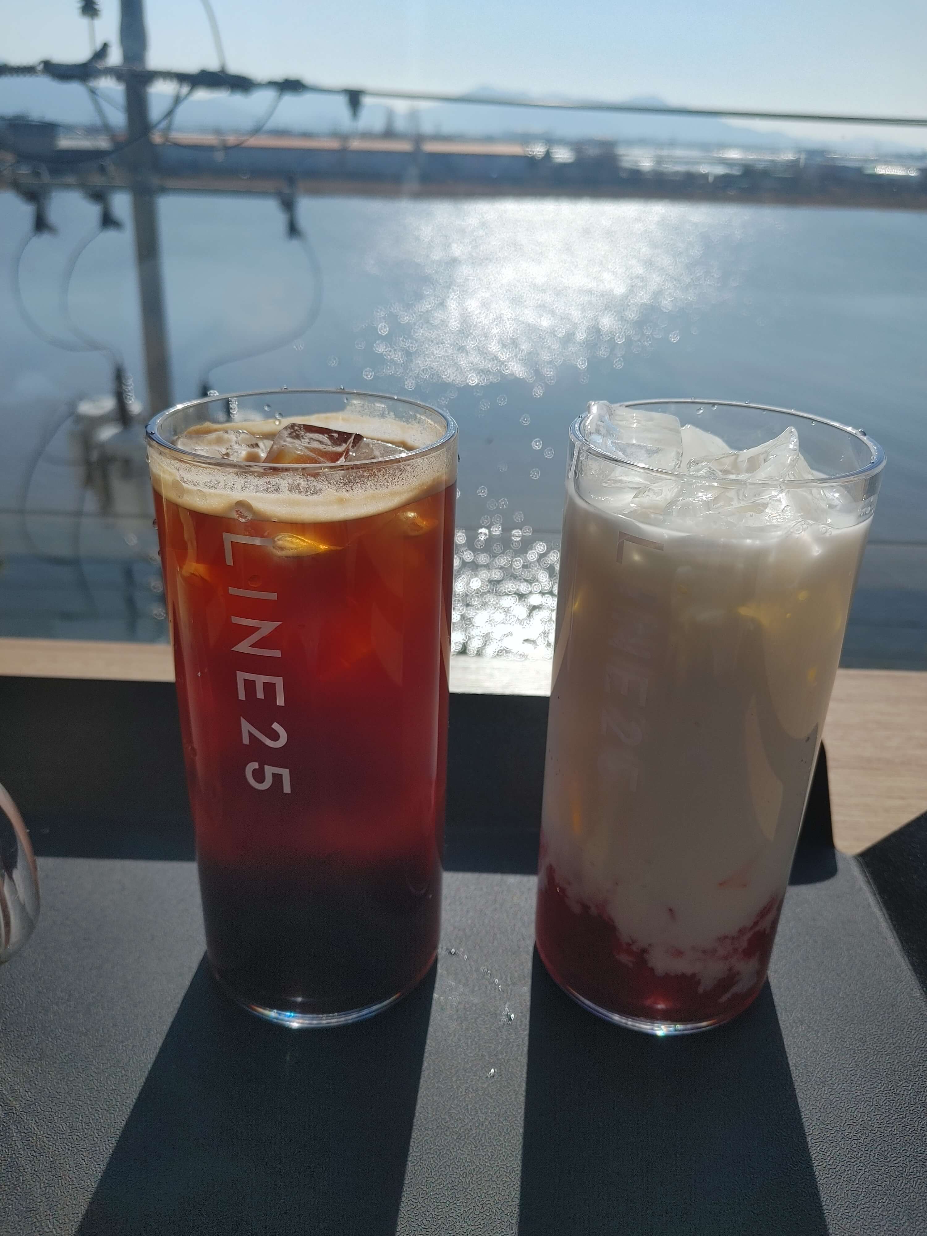 김해_강변뷰카페_라인25_음료_및_빵_주문