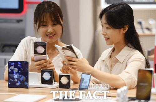 갤럭시 z플립 5 사진 이미지입니다.