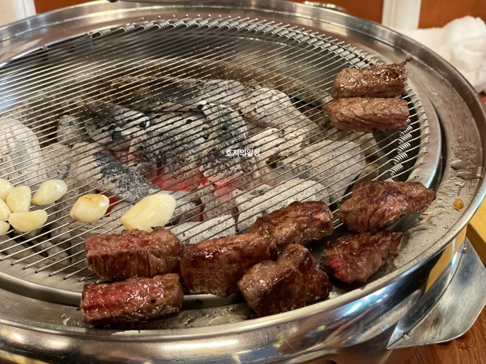 수원 숙성 고기 맛집 영포화로 영통점 - 커팅된 등심