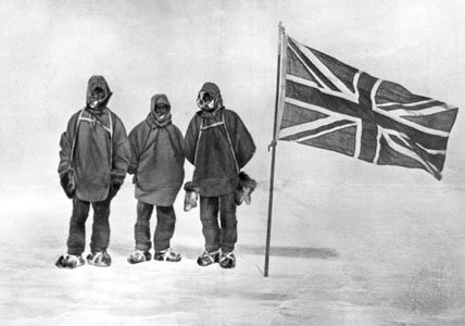 © 남극에서 97해리(112법정마일 또는 180km) 이내에 영국 국기를 꽂은 후의 모습, Encyclopædia Britannica