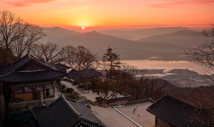 남양주 수종사 - 운길산 8부 능선에 자리잡은 수종사는 일출 장소로도 유명합니다.