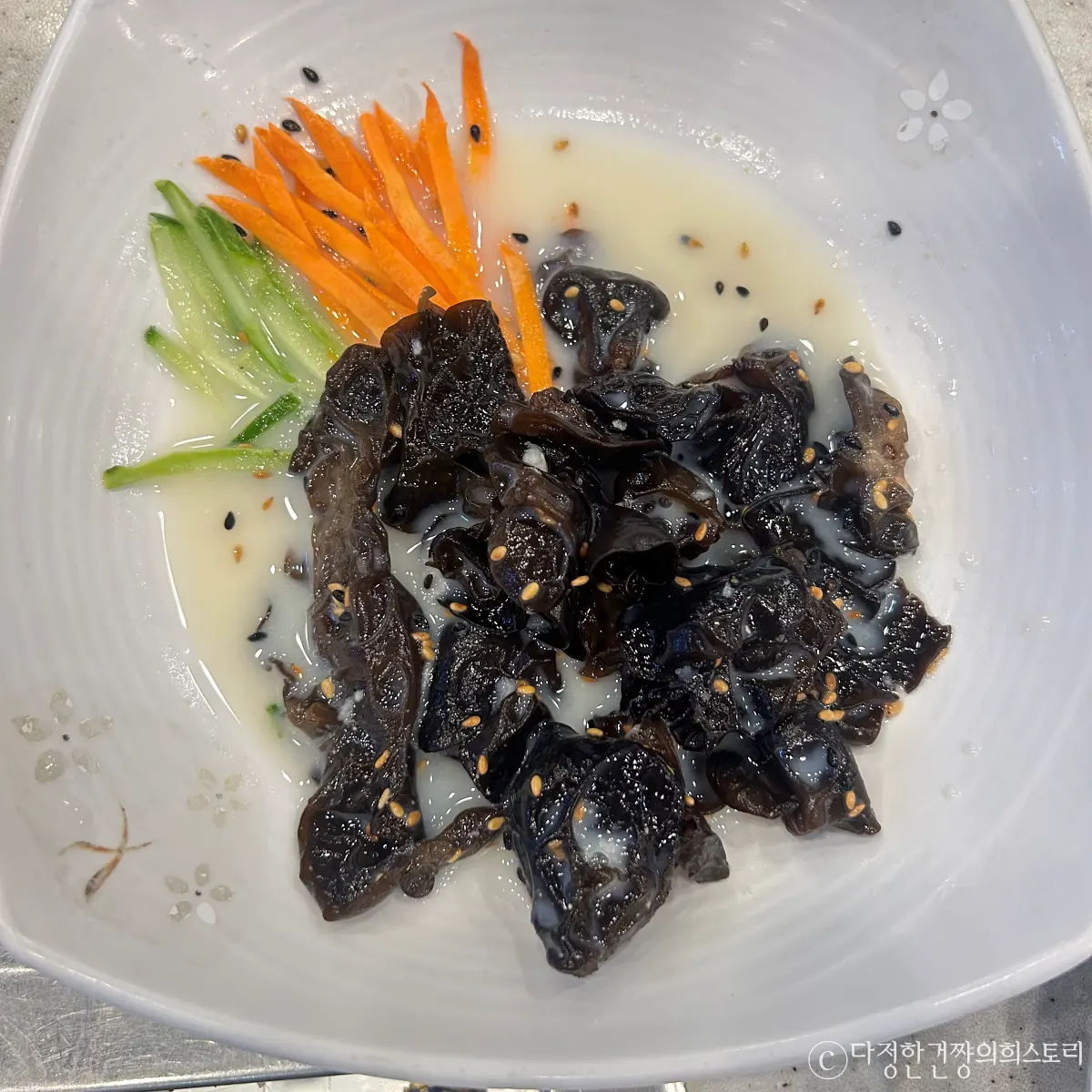 서울-7호선-보라매역-맛집-세종대왕숯불갈비-돼지갈비-맛집-기본-반찬-목이버섯-냉채