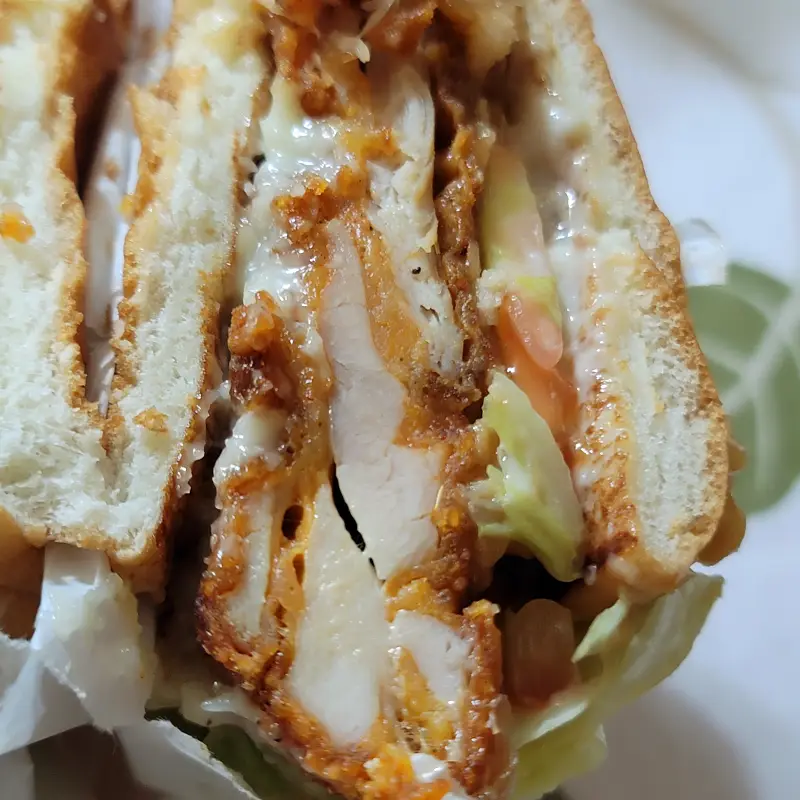 맥도날드-창녕-갈릭-치킨-버거-단면