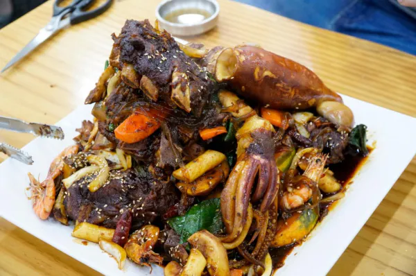 생생정보 대결 맛 대 맛 25cm 뼈 탑 감자탕 vs 해물간장뼈찜 음식점