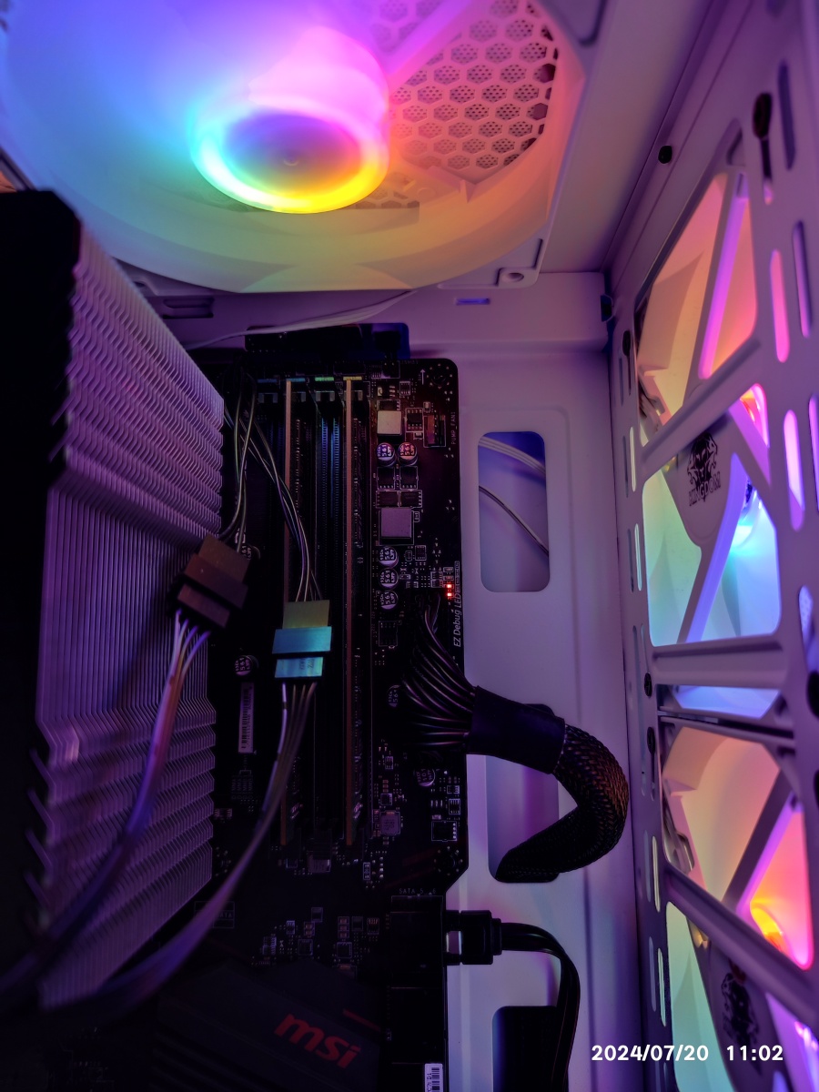 이지디버그 LED 중에서 VGA, BOOT LED가 동시에 켜진 상태입니다.