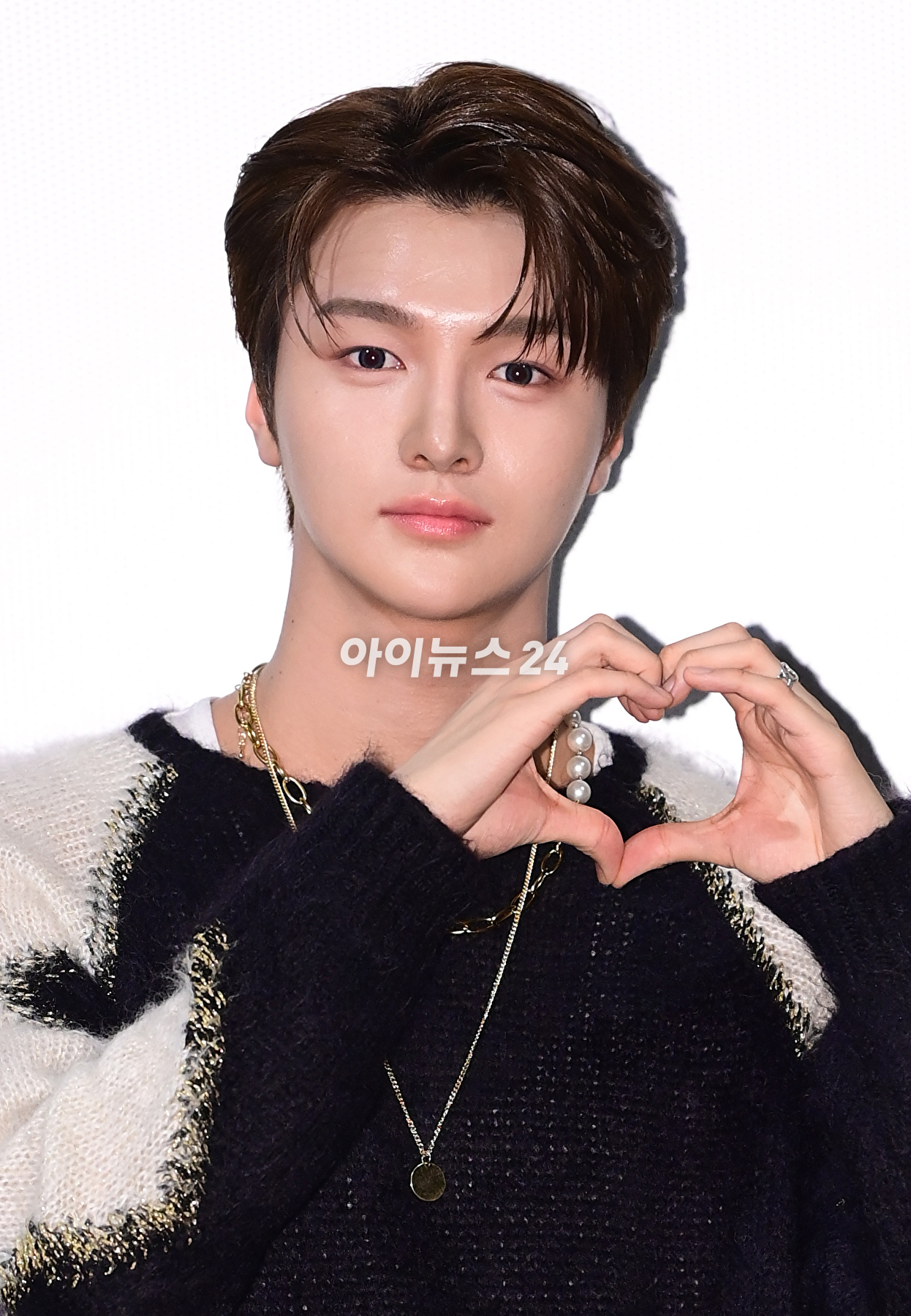 그룹 차준호가 3일 오후 서울 용산구 용산 아이파크몰에서 열린 네 번째 싱글 &#39;뷰티풀 메이즈(Beautiful MAZE)&#39;를 발매 기념 기자간담회에 참석하고 있다. [사진=정소희 기자]