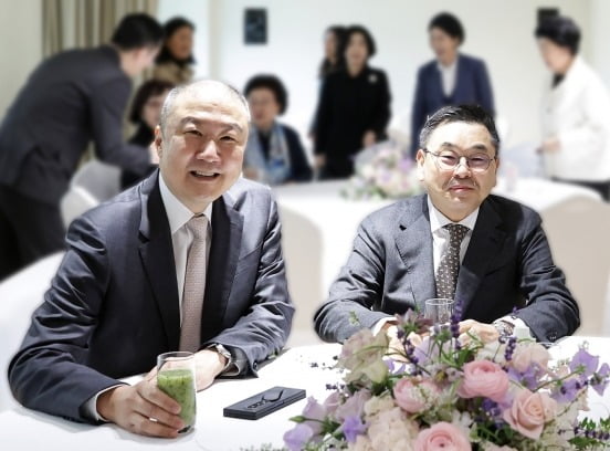 3월 28일 서울 강남구 역삼동 GS아트센터에서 열린 'GS 창립 20주년 및 GS아트센터 개관 기념행사'에 구자은 LS그룹 회장, 구본상 LIG그룹 회장이 참석해 있다.