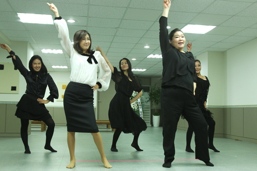 시간을 넘어선 우정, 잃어버린 나, 음악이 되살린 청춘을 그린 영화 '써니'
