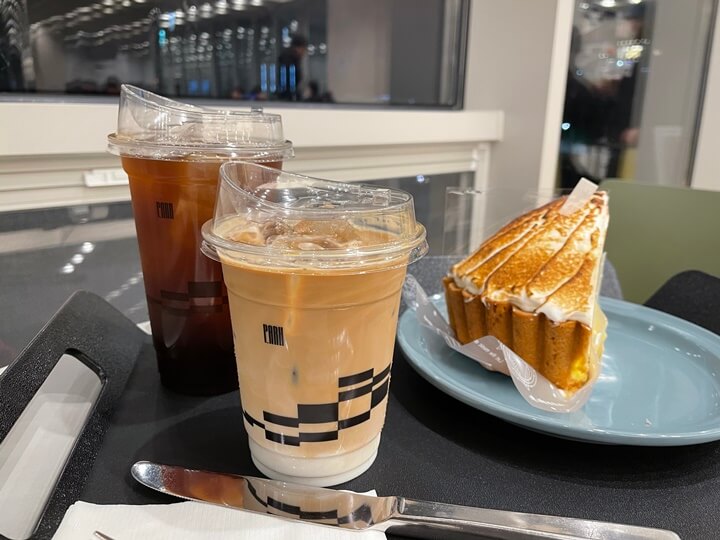 피아크-메뉴-아이스아메리카노-카페라떼-레몬케이크