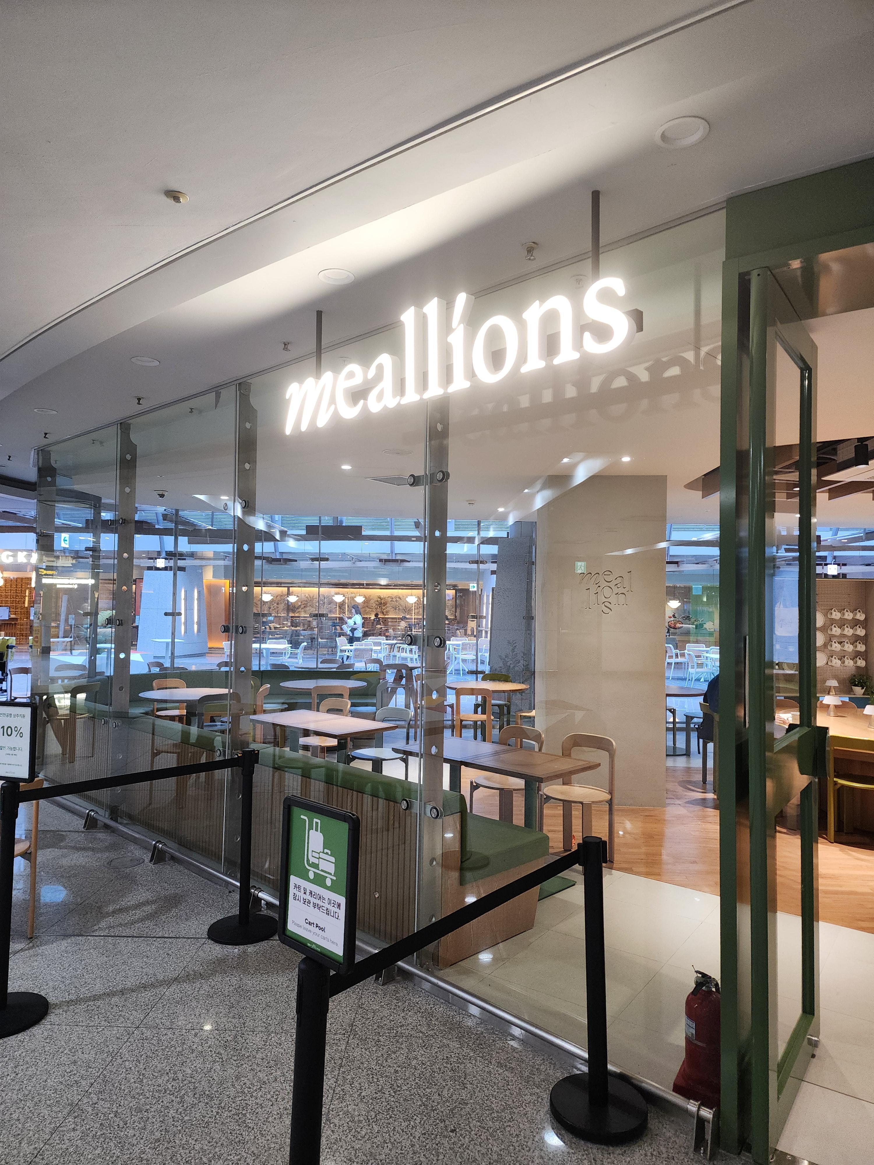 인천공항 제1터미널 밀리언즈 카페 솔직 리뷰 – 상주직원 할인부터 블루베리 생크림 케이크까지