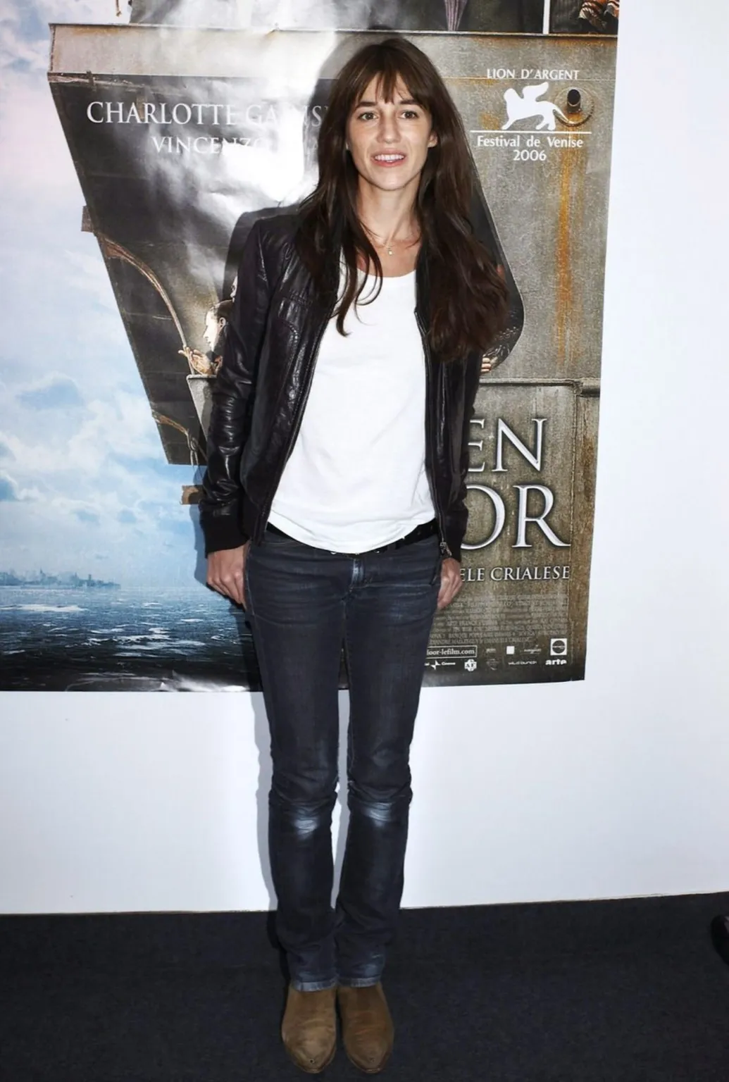 가을 트렌치코트,트렌치코트 스타일링, 샤를로뜨 갱스부르, 제인 버킨, 프렌치 시크, 프렌치 패션,클래식 아우터,여성 트렌치코트, 셀럽 스타일, 버버리 트렌치코트