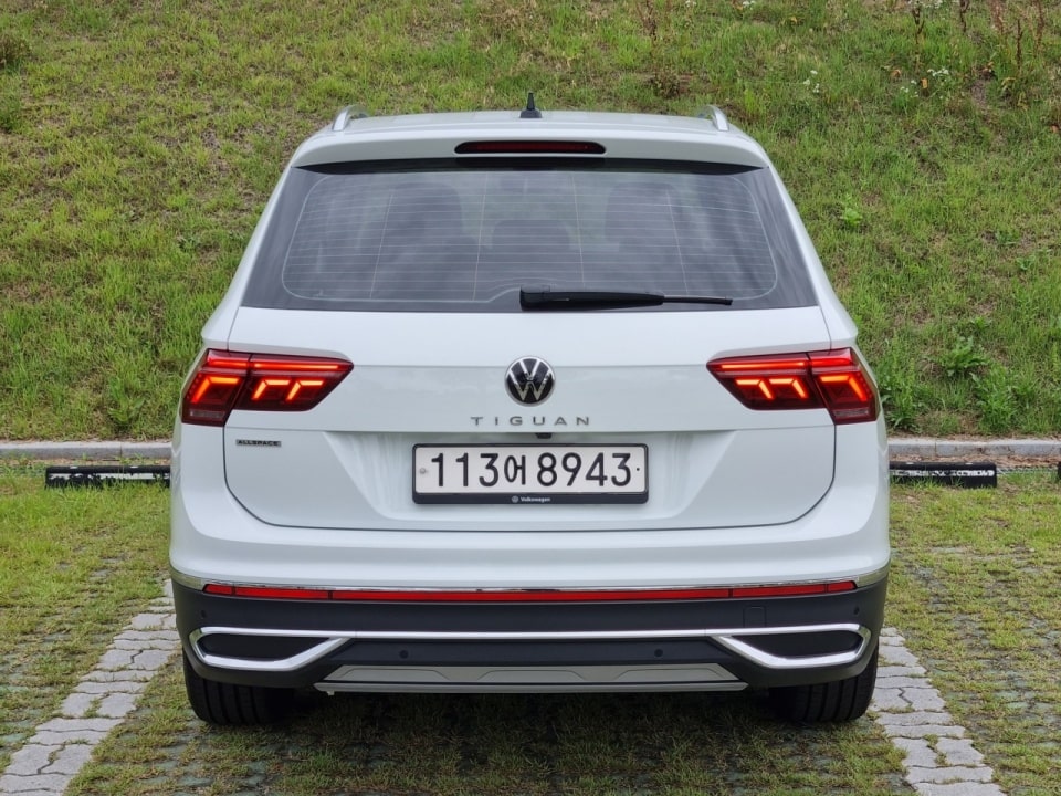 티구안 올스페이스 뒷모습입니다.