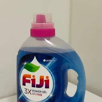 피지 얼룩 식초 분무 후 주방타월로 눌러 빼는법_24