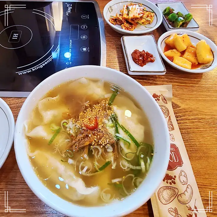 식객 허영만 백반기행 김용림 편 이북식 손만두 전골 만둣국 평양식 만두전골 김포 맛집 소개