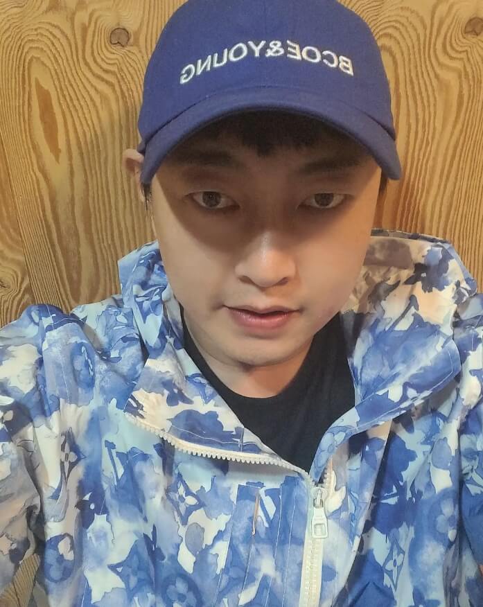 모자를쓴-남성의모습