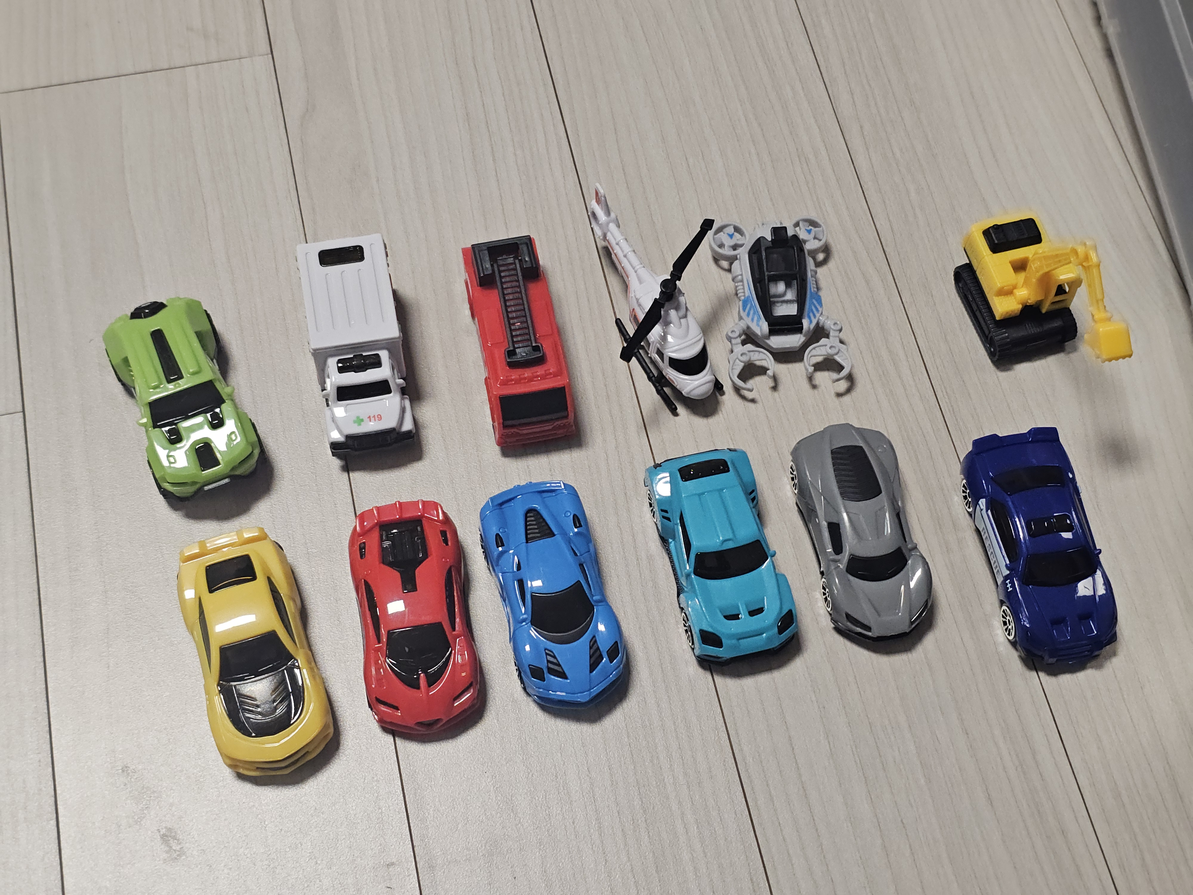 [키저스 트럭캐리어 미니카 세트] - 4살 아이에게 온 크리스마스 선물