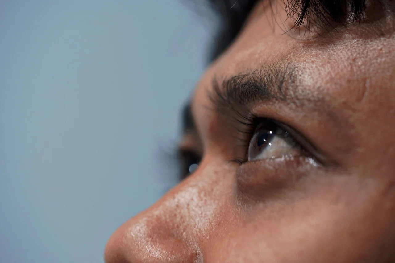 수면 부족이 눈 건강에 미치는 영향과 해결책