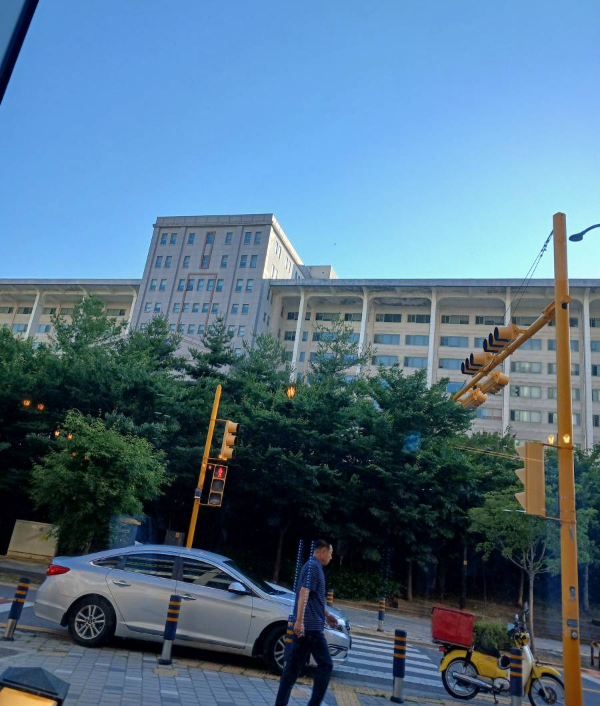 60계치킨 매장밖 풍경