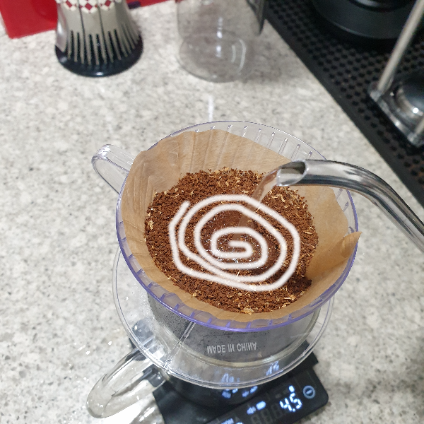 메리타 드리퍼로 온도계 및 저울 없이 아이스 커피 추출하기 with 다이소 드립포트_뜸 들이기