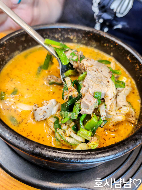 하남 진감자탕순대국 - 고기가 풍성한 얼큰한 순대국