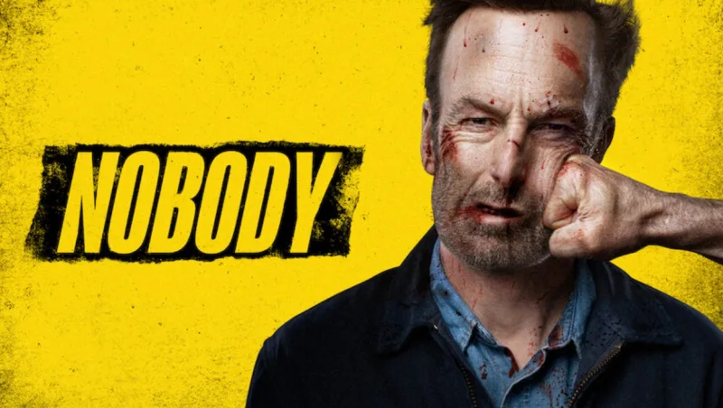 남자주인공이 주먹으로 얼굴을 타격 당하고 있는 영화 노바디