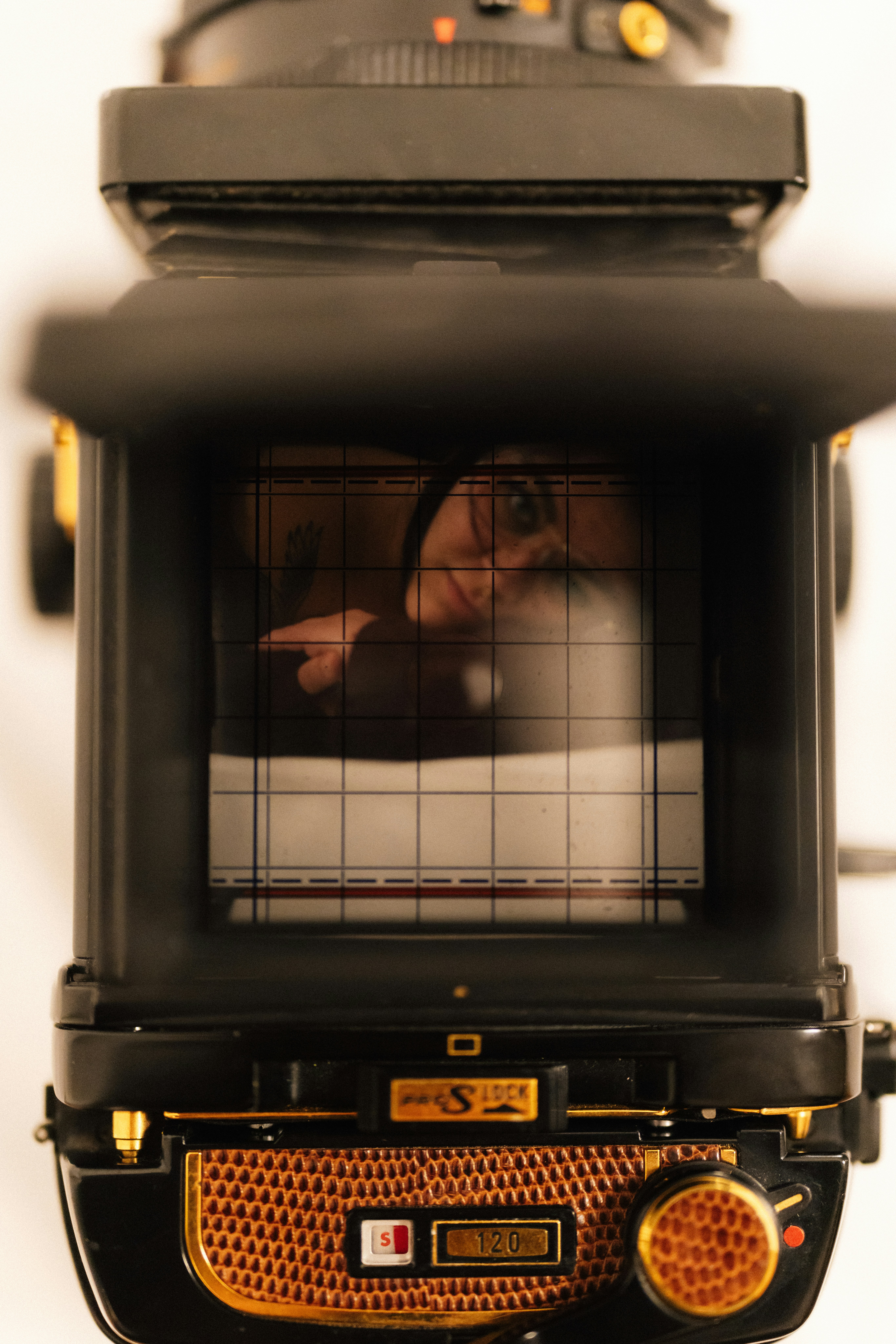 중형 필름카메라로 보는 유럽 여성의 모습