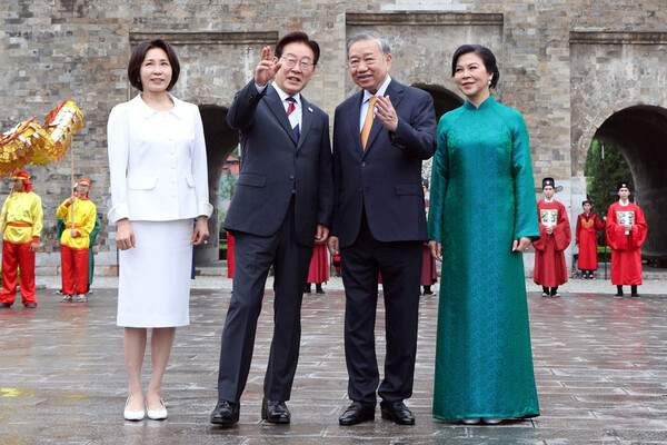 이 대통령 탕롱황성 친교 행사와 태극기 패션 외교의 핵심 정리: 베트남 순방 마무리