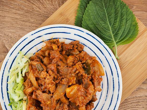 제육볶음 &amp; 가르나차(Garnacha) 와인 페어링｜매콤달콤 불향과 붉은 과실, 스파이스의 자유로운 교차