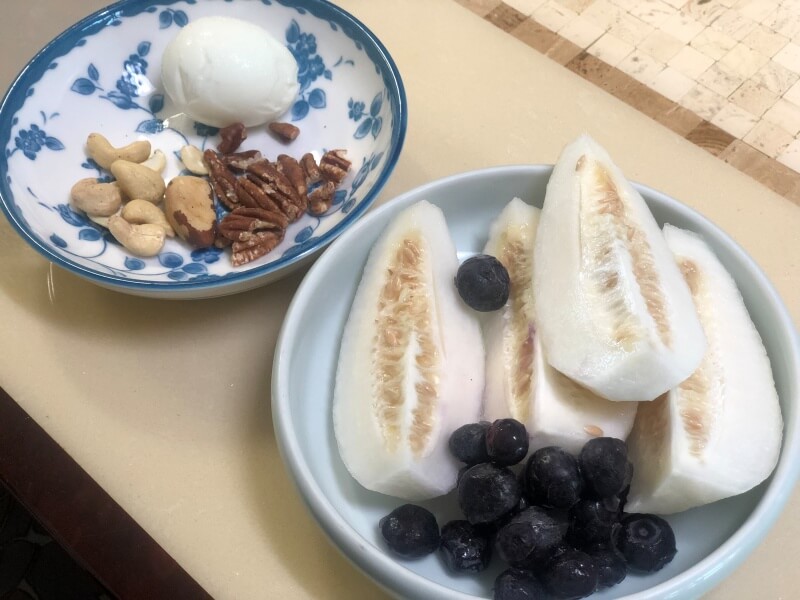 고혈압-낮추는-음식-과일-블루베리-견과류