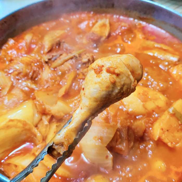생방송투데이 강원 원주 묵은지 닭볶음탕 맛집