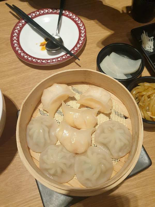 쇼롱포와 쇼마이가 하나의 찜기에 올려져 나왔다.