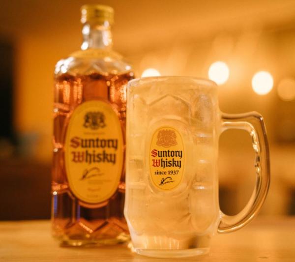 위스키와 유리컵