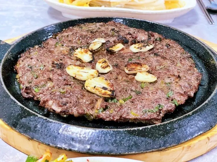 토요일은 밥이좋아 역대급 국물맛 곰탕, 한우 떡갈비, 가마솥밥 맛있는 식당 군산 맛집 추천 토밥즈 방송정보