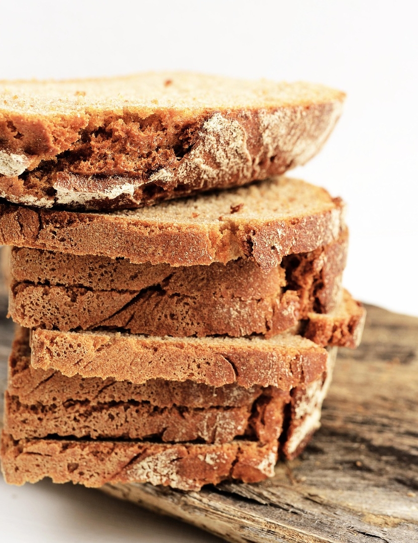 냉장고 안에서 빵이 더 빨리 마르는 이유