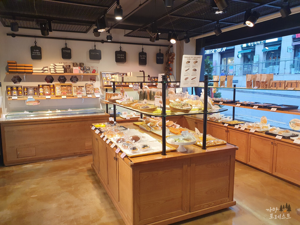 김영모 과자점 매장 내부