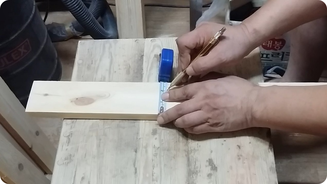 상판의-크기를-정하는-모습