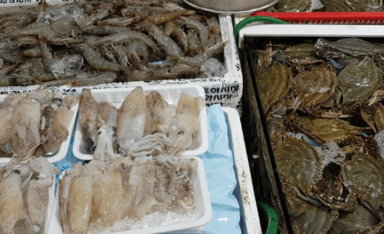 시장가판에-꽃게