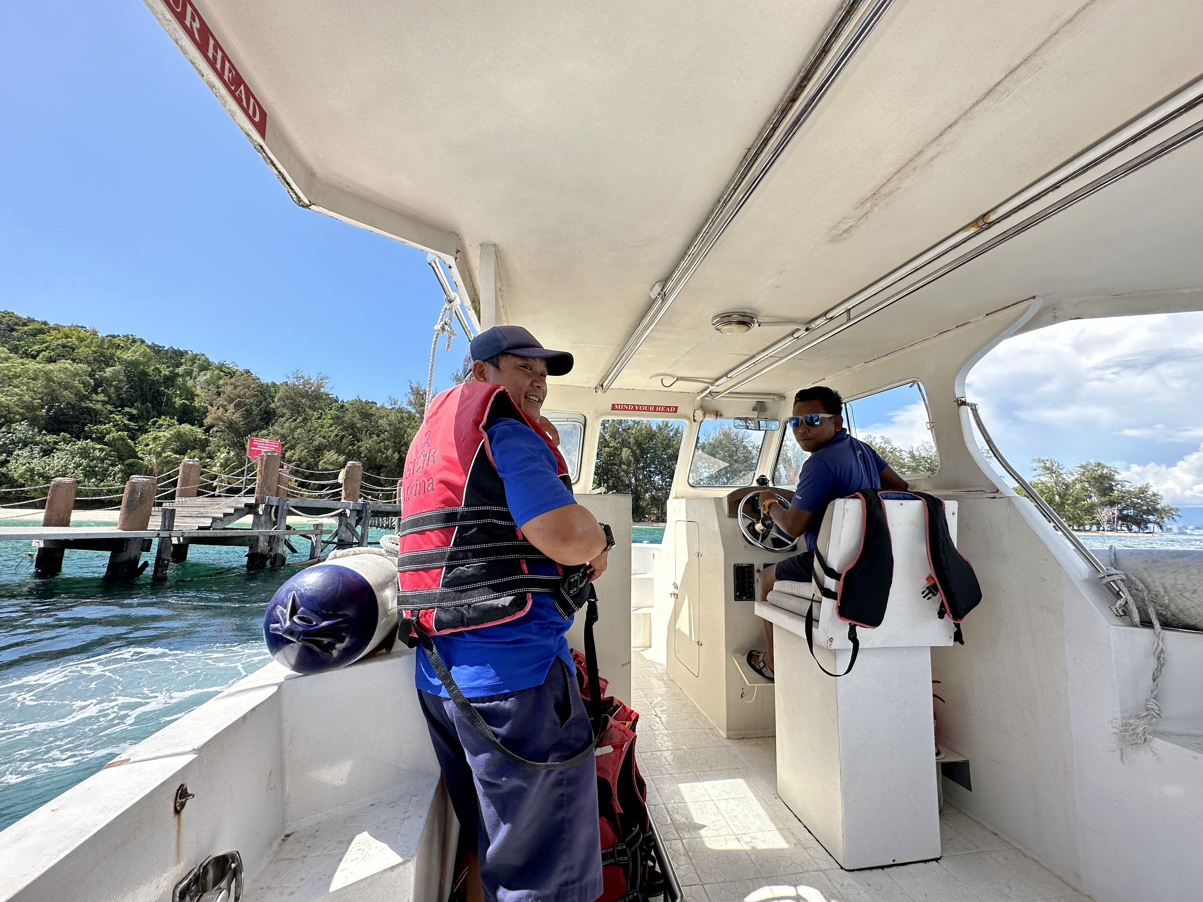 마누칸 섬에서 돌아가는 배 안