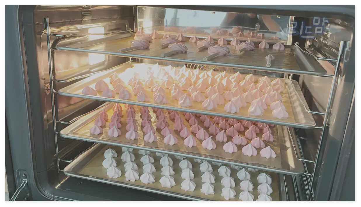 머랭쿠키-스메그오븐-오븐내부-오븐팬4개-꽃머랭