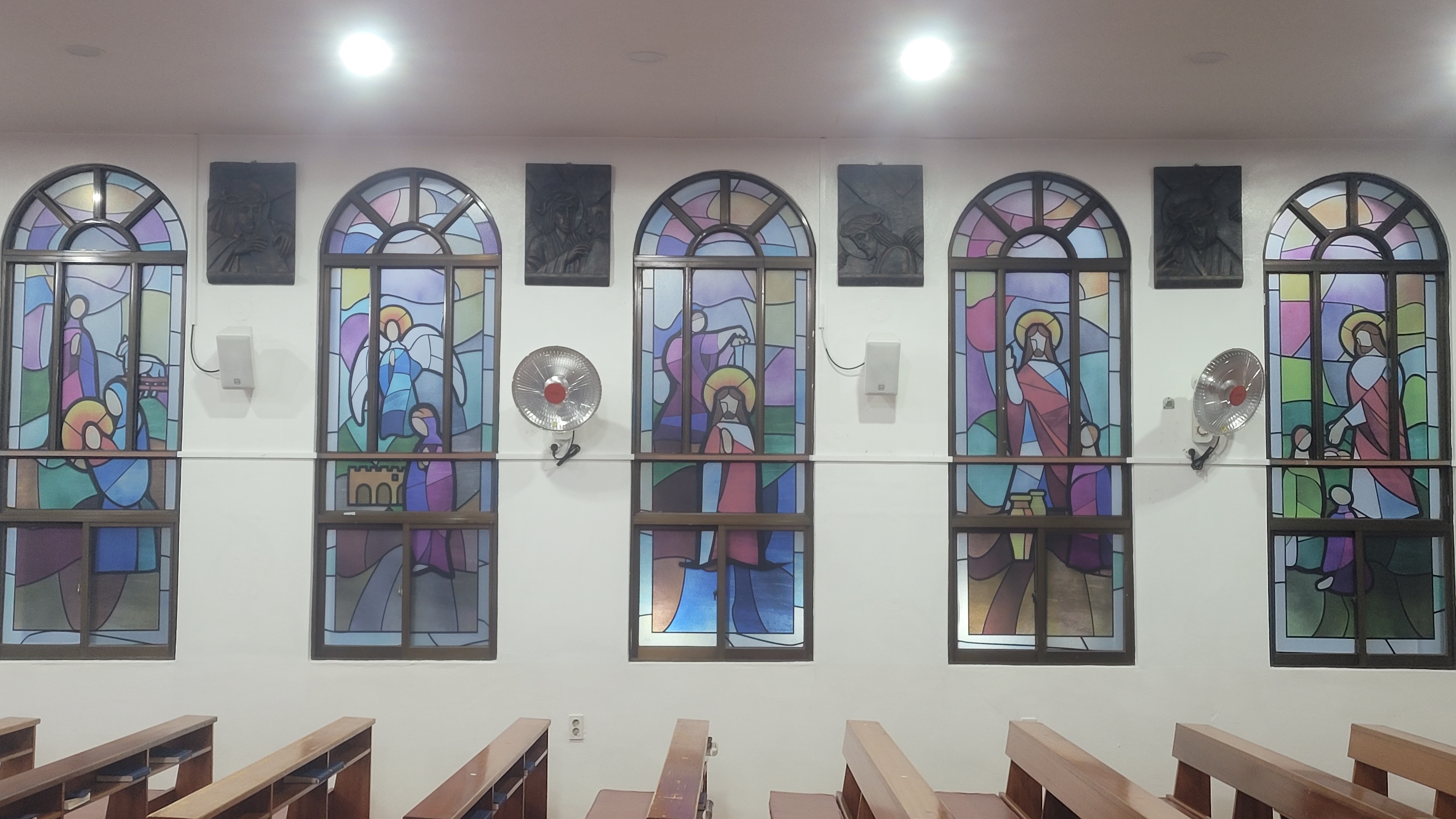 진주 하대동성당 스테인드글라스